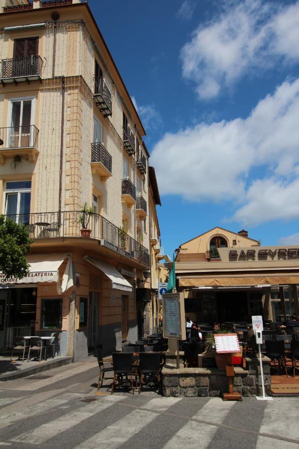 Piazza Tasso B&B Relais Соренто Екстериор снимка