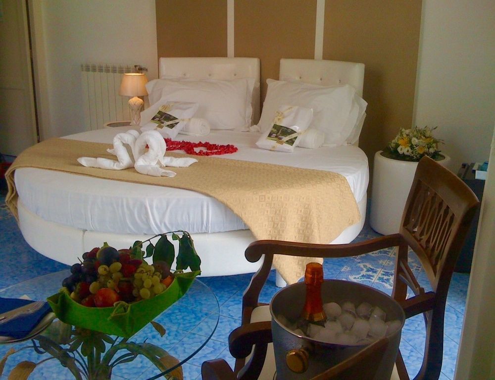 Piazza Tasso B&B Relais Соренто Екстериор снимка